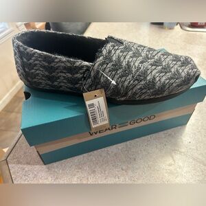 Women’s Winter Tom’s, size 11, NWT